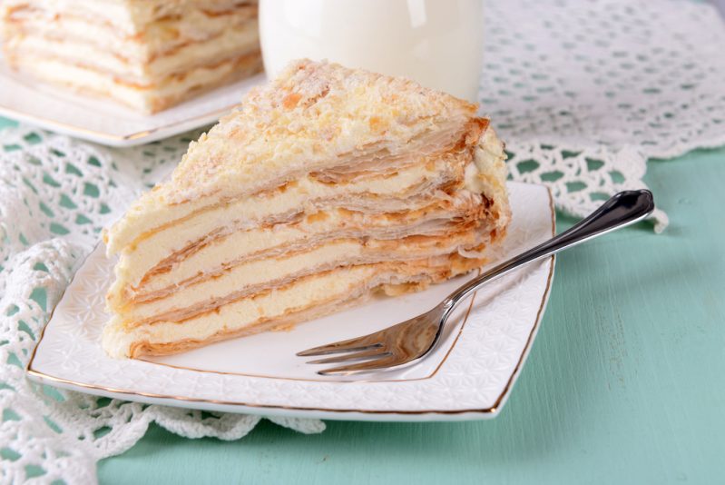 Пышный торт с заварным кремом на сковороде