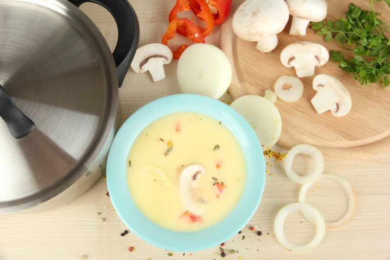Луковый суп с грибами и сыром