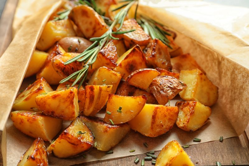 Как приготовить картошку в духовке: 13 лучших рецептов - Лайфхакер