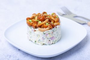 20 быстрых салатов с копченой курицей и корейской морковью | ремонты-бмв.рф